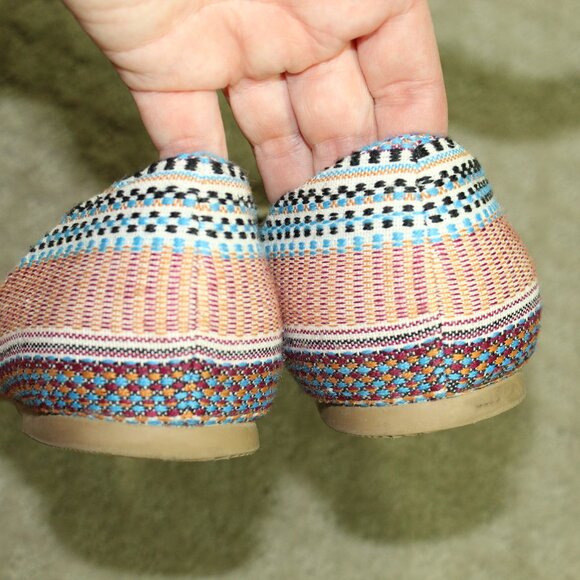 Restricted Women's 9 Multi-Color Woven Fabric Flat Shoes EUC! - Picture 6 of 6